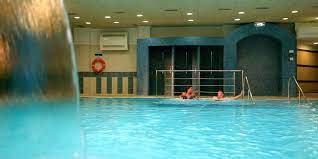 Servicii:168 de camere dotate cu balcon,baie, telefon, televizor color cu programe prin satelit, minibar, seif,internet wireless( gratuit). Sovata Ensana Health Spa Hotel 4 Sovata Romania