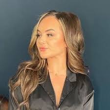 Kerry Morgan's Instagram, Twitter & Facebook