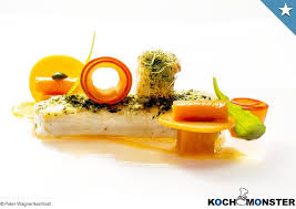 geangelter steinbutt mit kurbis tomatensud knusperrolle und kurbisvariation foto c peter wagner kochtext stark reduzi steinbutt lebensmittel essen kurbis