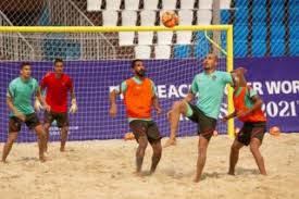 O futebol de praia é uma variante do futebol disputada na areia por equipas de cinco jogadores e que se popularizou no final do século xx. 4ryqvwk0udurjm