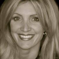 Lara Ross (laraaross)