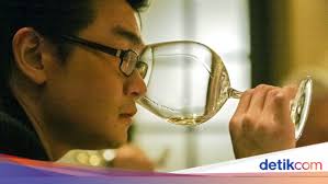 Pria Indonesia Ini Mengaku Kolektor Wine Ternyata Pemalsu Wine Ulung