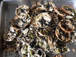 Biskuit kaleng adalah aneka macam kue kering yang dihadirkan dalam satu wadah kaleng besar, seperti khong guan, astor, monde, roma. Resepi Biskut Florentine Sii Nurul Menulis Untuk Berkongsi