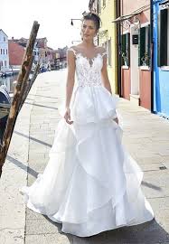 Possibilita' di appuntamento anche nella pausa pranzo.portaci il disegno dell'abito noi te lo realizziamo! Miramode Abiti Per Gli Sposa E Cerimonia