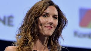 Complètement crédible jeune comme plus vieille (gros travail de maquillage à saluer), elle illumine complètement le film à en devenir. Doria Tillier Separee De Nicolas Bedos Ces Indices Qui Sement Le Doute Voici