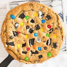 Peanut Butter Cup Skillet Cookie Closeup Showing Candy In A Giant Cookie Baked In A Cast Iron Pan Oreo Recipes Peanut Butter Recipes Desserts