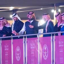 محمد بن سلمان بن عبدالعزيز On Instagram سمو ولي العهد الأمير محمد بن سلمان يزور ميدان الدرعية ويحضر النزال التاريخي ف Flower Backgrounds Arab Men Flowers