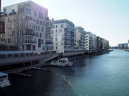 Die angebotene wohnung befindet sich im angesagten frankfurter westhafen in einer gepflegten wohnanlage mit einer sehr schönen. Frankfurter Westhafen Vom Binnenhafen Zur Schicken Wohngegend Join The Sunny Side