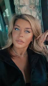 Loredana a subliniat că secretul frumuseții nu stă în operații. Dani OÈ›il In Megascandal Cu Fanii De La O PozÄƒ Cu Loredana Groza S Au Jignit È™i S Au AmeninÈ›at ReÈ›ete È™i Vedete