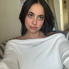 Scarlett Williams's Instagram, Twitter & Facebook