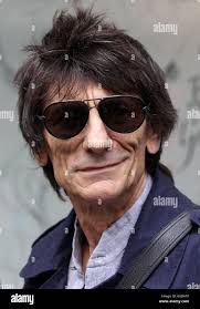 Ronnie Wood, membro di Rolling Stones, alla sua nuova mostra Ronnie Wood:  Una grande retrospettiva di 50 anni di Rock and Roll, presso il simbolico  showroom pop-up di Londra Foto stock -