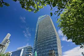 Ad urban wall si può infatti scegliere di scalare su oltre 100 catene e più di 200 linee di salita, dalle più semplici a quelle con placche e strapiombi realizzate dai migliori tracciatori. Diamond Tower In Milano Modern Buildings With Curtain Wall Faca Editorial Image Image Of Curtain Skyscraper 148146990