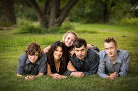 Camera Settings For Portraits Take Better People Pictures Outdoor Family Photography Family Portrait Photography Photography Poses Family From poses to group photo ideas for your 50mm lens, we've got you covered to make sure it is professional and creative.