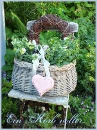P Gefullt Mit Limonengrunen Petunien Im Hintergrund Wachst Meine Neue Rose Leda Und Die Weisse Hortensie Ann Garten Kleine Topfpflanzen Wohnen Und Garten