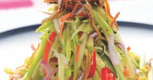 Sos yang rasanya manis, pedas, dan masam secukup rasa ni membuatkan selera bertambah. 11 Masakan Thai Yang Simple Sedap Khas Bagi Penggemar Masakan Thai