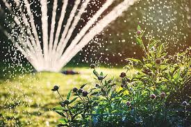 Erklärung zu verschiedene arten von gartenbewässerungen, tipps & tricks, hinweise zu verlegung, verwendung im jahresverlaufpipelinesystem // sprinklersystem. Garten Bewassern Die Besten Tipps Und Systeme