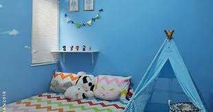 Koleksi buku yang menumpuk kerap membuat kamar terlihat sempit dan berantakan. 40 Trend Terbaru Dekorasi Dinding Kamar Tidur Sederhana Warna Biru Balapati Lestari Ide Decor
