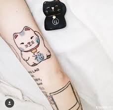Những chú mèo trên cơ thể bạn sẽ càng thêm phần dễ ngoài hình tượng mèo thần tài, loài mèo còn được lấy làm ý tưởng cho tương đối nhiều phong cách xăm tháng năm 18, 2020. 25 Hinh XÄƒm Meo Tháº§n Tai Ä'áº¹p Nháº¥t Mang May Máº¯n Cho Chá»§ Nhan Giay Ná»¯ Kiyomi