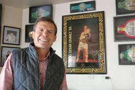 Julio cesar chavez started boxing as an amateur at the age of 16, and made his professional debut at age 17. Ex Boxing Champ Steps Back Into Spotlight As A Face Of Addiction Parallels Npr