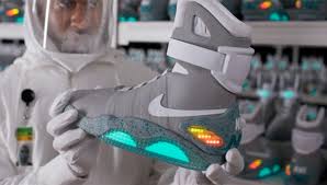 Als hoverboard bezeichnet man selbstschwebende skateboards. Powerlaces Kommen Nike Produziert Marty Mcflys Sneaker Aus Zuruck In Die Zukunft Ii Musikexpress