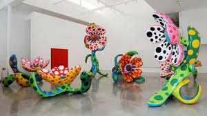 How The Artwork The Flower That Bloom In Midnight By Yayoi Kusama Is Influenced By Colour Field Surrealism And Pop Yayoi Kusama Gallery Of Modern Art Yayoi