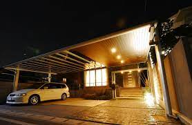 オシャレなカーポート 駐車場大特集 スタイリッシュなカーポート8選 フルオーダーのカーポート紹介 メーカー別 lixil三協アルミykk ap四国化成タカショー smart house cool life モダンなカーポート カーポート 外観 住宅 モダン