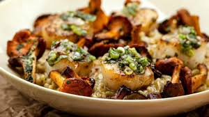 Orgetto Aux Champignons Accompagne De Petoncles Saisis 5 Chefs Dans Ma Cuisine Ici Radio Canada Ca In 2020 Cuisine Pizza Pasta Food