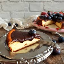 Spegnete il fornello e fate intiepidire la copertura al cioccolato per circa 10 minuti; Cheesecake Cotta Con Glassa Al Cacao Clelia Bakery