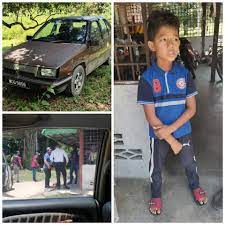 Tiga orang pemuda sedang berjalan di atas jejantas. Video Siyes Laa Budak Darjah 3 Dah Pandai Bawa Kereta Katanya Polis Dah Jumpa Budak Tu The Reporter