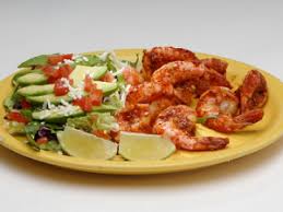 Fresh fish fillet grilled and topped with juicy shrimp, sautéed with onions, tomatoes, cilantro and spicy jalapeños. Receta De Camarones A La Diabla Chef De Lujo Mexican Food Recipes Food Spicy Recipes