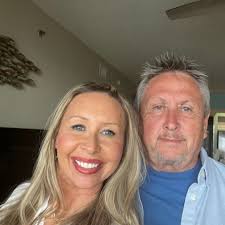 Bar at Winchester and Lamar with pool and bands?