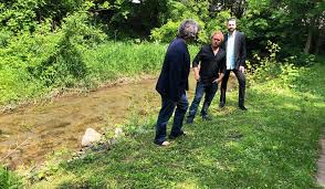 Гермиона корфилд, денис даль вера, джереми глейзер, миа гузман, мика хауптман, daniel r. Rust Creek Home Facebook