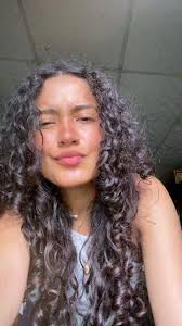 Hellen Patricia🌻 (@helleeen_04)