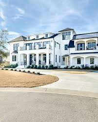 Weekend Recap In 2020 White Exterior Houses Farmhouse Style House Modern House Exterior