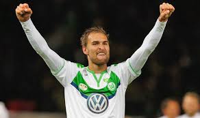28 mart 2015 tarihinde ise hollanda a milli takıma seçilen bas dost toplam 18 maçta forma giymiş 1 gol atmıştır. Wolfsburg Stun Newcastle By Placing 30m Price Tag On Bas Dost Football Sport Express Co Uk