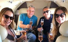 Esposa de galvão bueno surgiu no instagram para falar sobre a. Mauro Naves Aparece Ao Lado De Galvao Bueno Em Viagem Fama Diario Online Dol