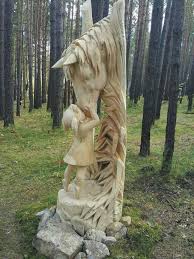 The Incredible Artwork Of Reiner Dietrich Who Carves Things Like This Out Of Old Tree Trunks Using A Chainsaw Wood Carving Sculpture Wood Carving For Beginners