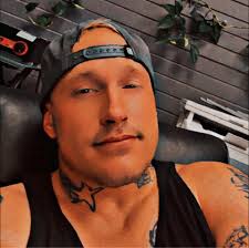 Who can recommend a tattoo artist for a specific design?