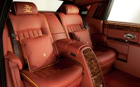Compare in car entertainment system, driving comfort and visibility with the interior layout, fit and finish. Rolls Royce Phantom Interior Seats Ù…ÙˆÙ‚Ø¹ ÙˆÙŠÙ„Ø²