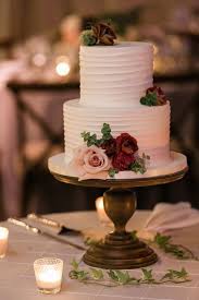 How To Make Your Own Wedding Cake Ever Thought Of Baking And Decorating Your Own Wedding Cake Simple Wedding Cake Wedding Desserts Wedding Cakes With Flowers