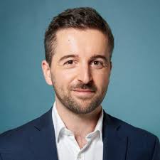 Updates! De afgelopen tijd is er veel gebeurd en ik ben trots om een paar  mooie ontwikkelingen te delen. 1. Na de overname van Sprekersbureau Quality  Bookings zijn we volop in beweging.