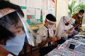 Check 'makanan sekolah' translations into english. Indonesia Go Id Ini Syarat Sekolah Boleh Dibuka Lagi Di Masa Pandemi