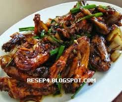 Sedikit berminyak, menu ini memberi kombinasi rasa manis, pedas, dan gurih sekaligus. Resep Ayam Kecap Goreng Pedas Resep Ayam Resep Masakan Malaysia Resep