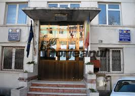 Începând cu data de 1 ianuarie 2014, casa judeţeană de pensii gorj va trebui să funcţioneze în alt sediu decât cel din zona gării, clădirea în acest sens, conducerea casei judeţene de pensii gorj ia în calcul mai multe variante pentru ca activitatea funcţionarilor din instituţie să nu fie afectată prea mult. Casa Judeteana De Pensii Gorj Stiri Locale De Ultima Ora Stiri Video Stiri Gorjeanul Ro