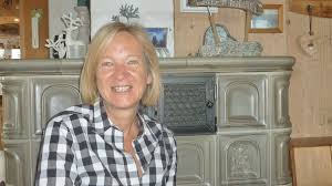 Der breitenberg ist ein langgezogener bergrücken im bayerischen teil der tannheimer berge und gleichzeitig der hausberg. Gipfelhutte Mit Herz Auf Dem Breitenberg Die Ostlerhutte Im Ostallgau Berge Br De