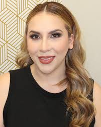 Thank you so much for coming Elsa Quintero it was so nice doing your hair  and makeup 💄❤️ She was looking for a bronze glam look with a curl hair 🙂  we