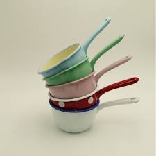 Doch langsam, aber sicher erfreut sich die sehr aufwendig herzustellende beschichtung wieder größerer. Emaille Stieltopf Hellblau Ca 1 Liter 15 50