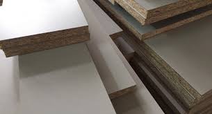 Suntada boşluklar bulunurken mdf toz haline gelmiş ağaç parçalarının daha yoğun preslenmesi ile elde edildiği için boşluksuzdur. Mdf Sunta Daha Iyi Hangisinin Daha Iyi Oldugunu Inceliyoruz Mdf Mi Yoksa Sunta Mi Malzemelerin Ozelliklerinin Ve Maliyetlerinin Karsilastirilmasi Kullanima Bagli Olarak Yaprak Kalinligi