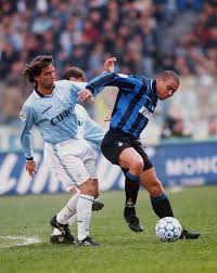 Il posto migliore per trovare un live stream per vedere la partita tra spezia e inter milan. The Antique Football On Twitter Footballeur Affiches De Football Football
