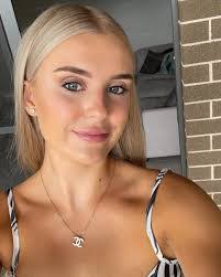 Caitlin Schofield's Instagram, Twitter & Facebook